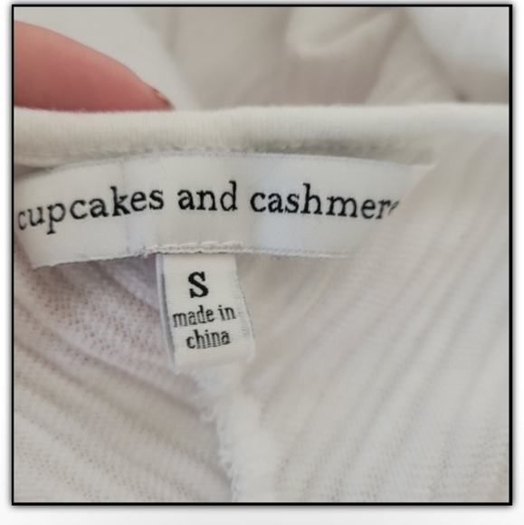 Cupcake and Cashmere top size small - Picture 3 of 4